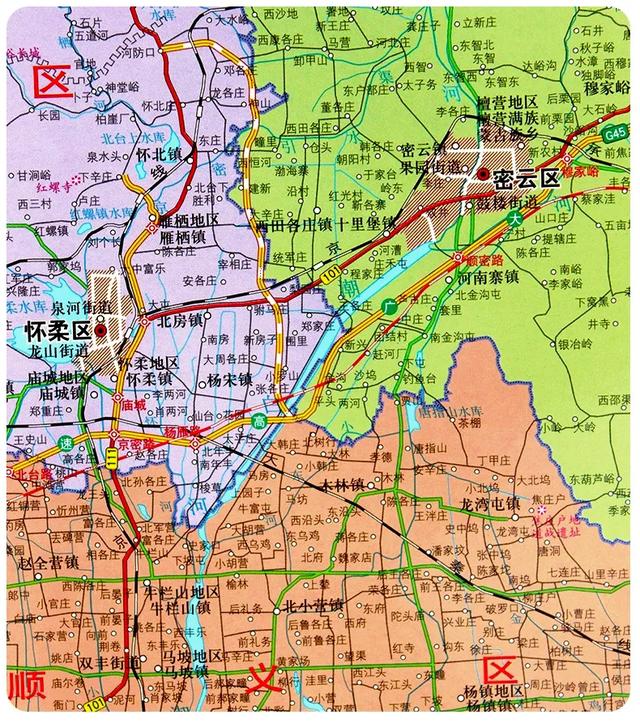 密云水库是水源地，那边的水库鱼和梨不错，潮白河挺宽的有橡胶坝