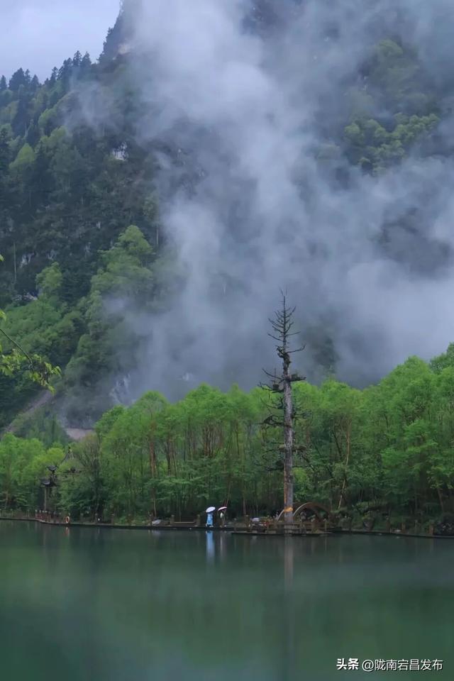 这么近 那么美 漫游官鹅赏山水 |“五一”趣游鹅嫚沟！高空漂流+玻璃桥解锁刺激新体验