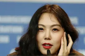 42岁韩国影后怀孕，和64岁情夫导演婚外恋9年，不求名分只想生子图片