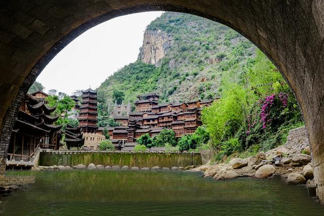 高铁穿云来！有问题，找警察“阿哥”~