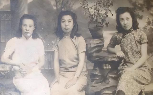 1915年	，军阀王德庆娶了15岁的少女当妾室，两年后王德庆身亡