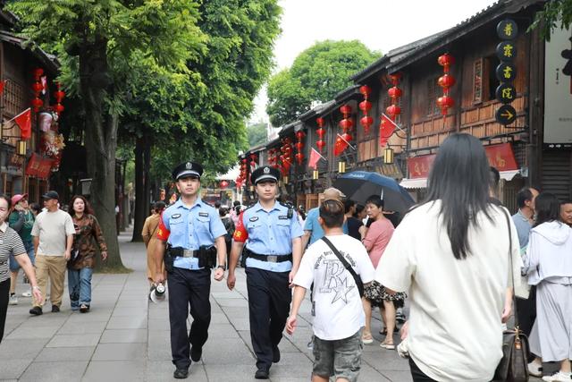 人心安 八闽大地“警”色美