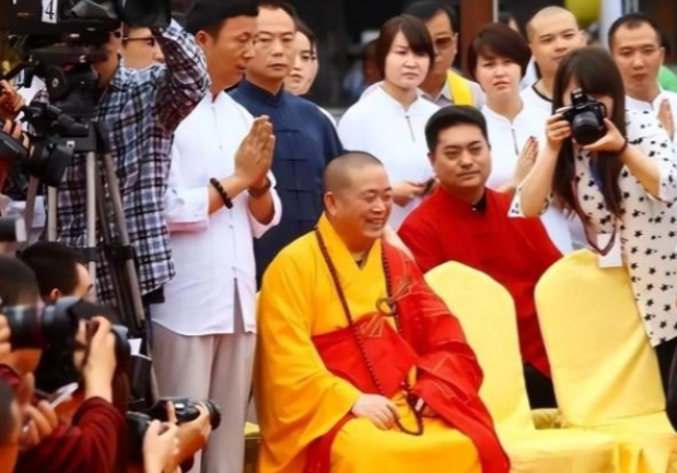 释永信倒台后，老乡才敢说实话，当年他想两三万一户买下整个村