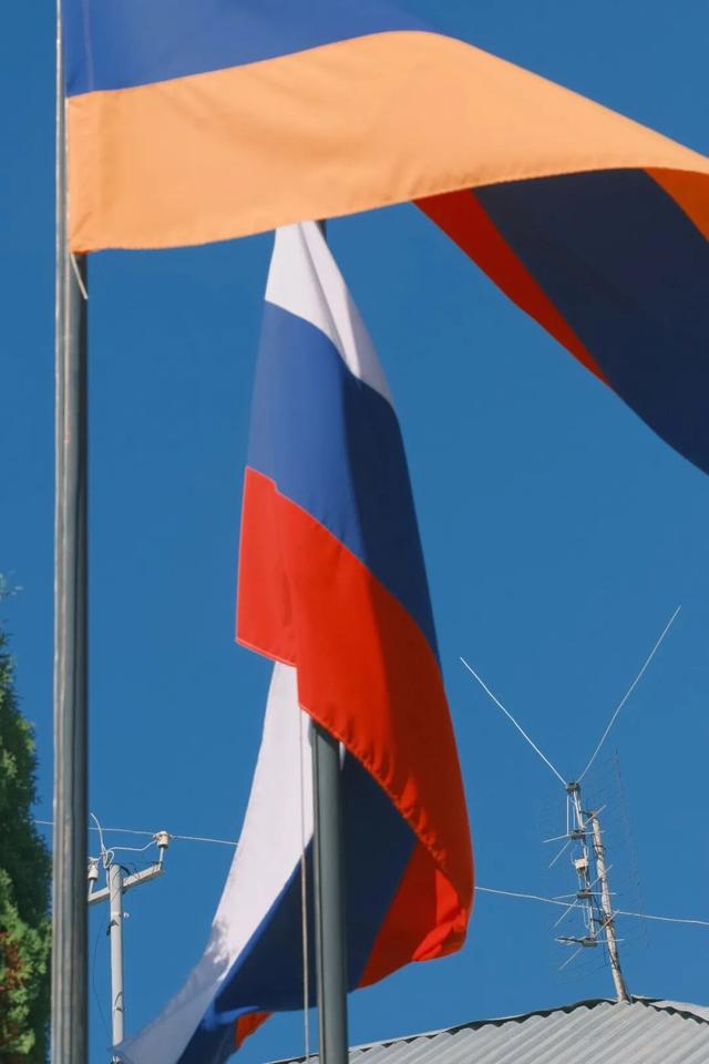 人均卡戴珊，这个忧伤又美丽的小国让我念念不忘