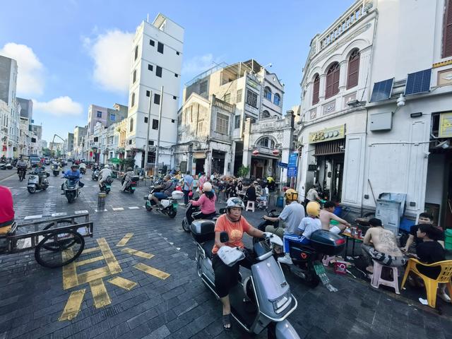 晨访海口骑楼老街