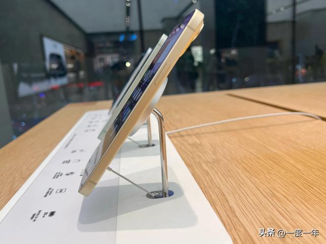 iPhone 17e设计大改！灵动岛下放+A19芯片，苹果最便宜新机稳了