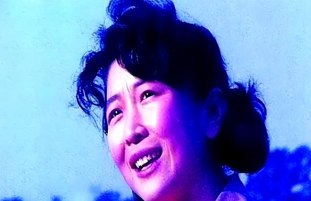没料到。73岁唐国强，因“93阅兵”后的一个举动，“口碑暴涨”！