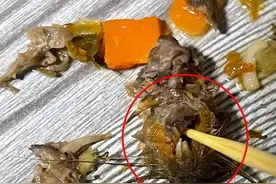 统一老坛酸菜面再遇危机，鼠头曝光引发网友热议：还敢吃吗？图片