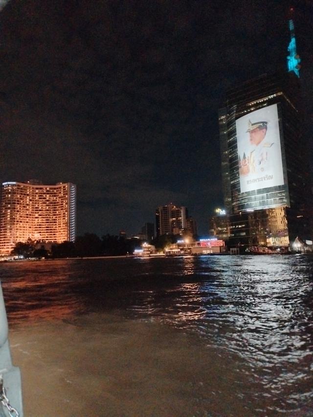 湄南河的夜，是流动的星光