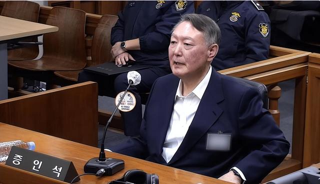 尹锡悦听到死刑	，当场破防了！韩方向华通报一事，李在明会救他吗