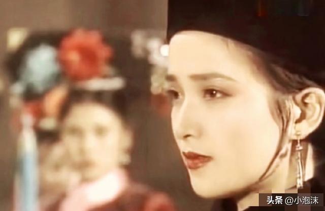 与许亚军离婚后	，儿子成了何晴的精神寄托，与脑瘤抗争十年未诉苦