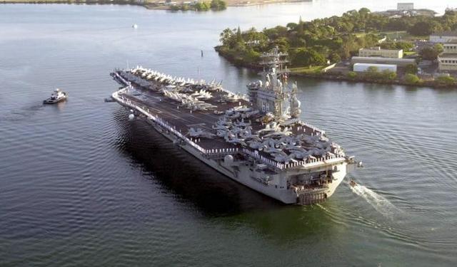 美军南海秀肌肉，双机接连坠毁，特朗普回应很荒谬，暴露更大弱点