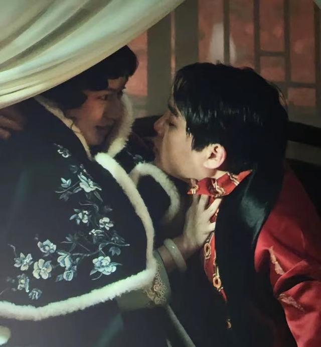 女演员比脸蛋、身材更重要的是什么，看《戏台》25岁六姨太就知道