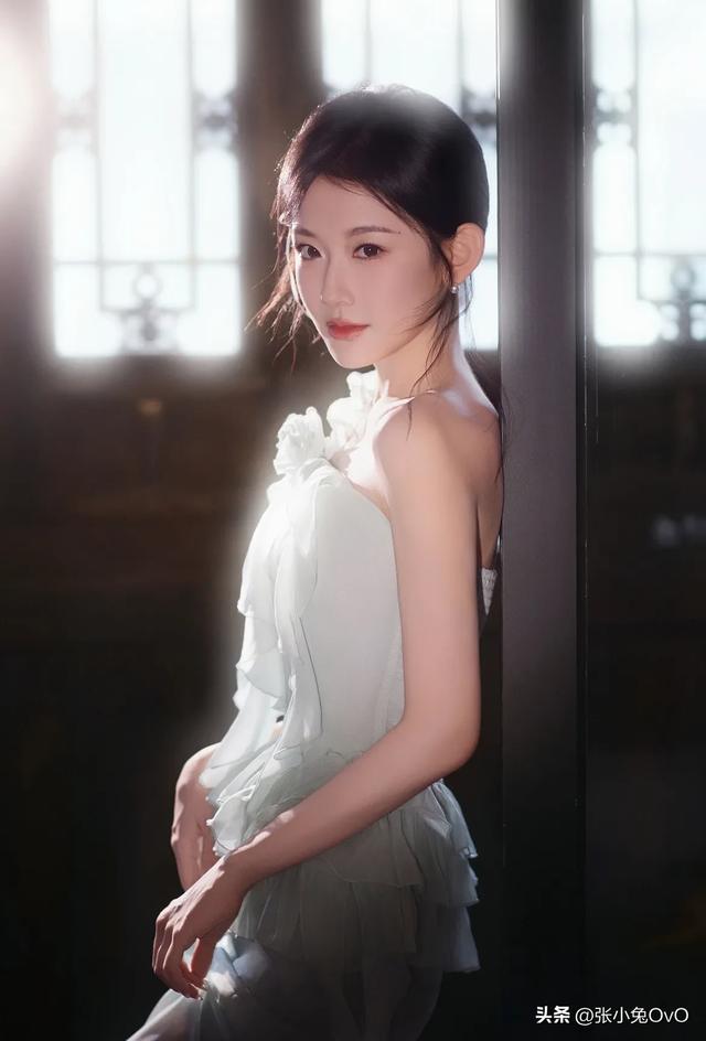 短剧演员签约经纪公司,有人顺风顺水 有人遭雪藏,顶流都选择单干