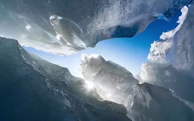 西藏冬日的冰湖仙境，堪比贝加尔湖！