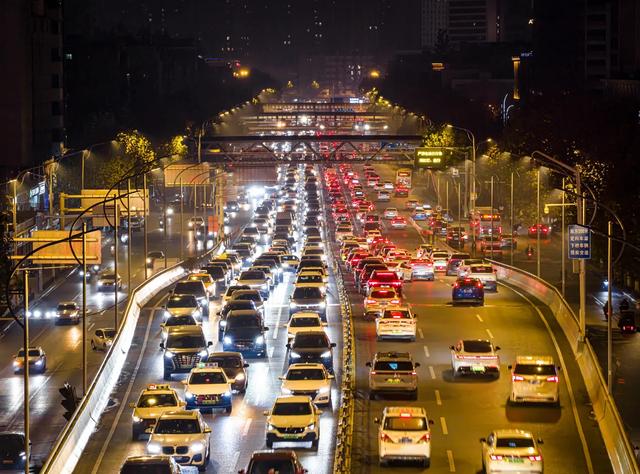 从上海出差武汉，毫不客气地说，武汉的“大”，真不是吹出来的！