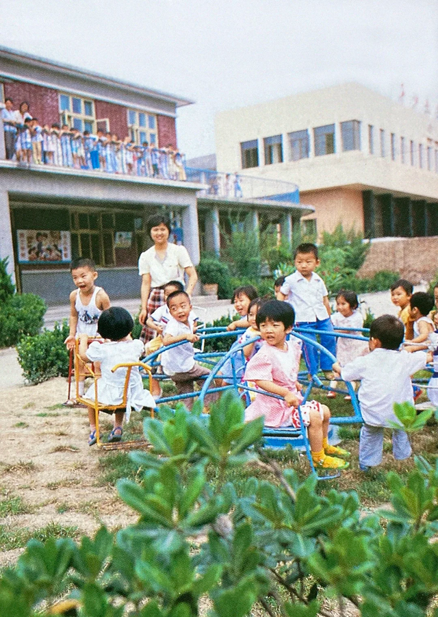 1987年的咸阳，钟楼前的这条街你还记得吗？