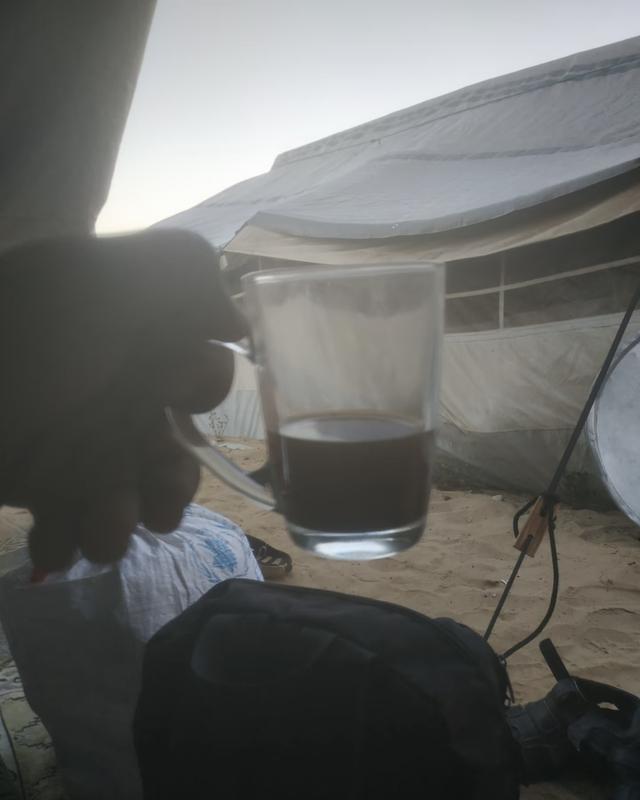 一个加沙家庭的循环日常：在枪声与废墟中，寻找食物与水