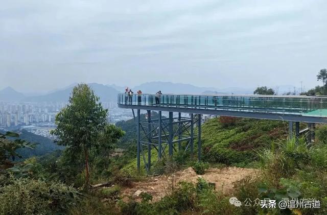 这处以玻璃栈道、落日观景和悬崖木亭而闻名的网红地，你可去过