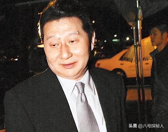 包养情人无数，娶初中同学女儿为妻，玩老婆闺蜜，嗜色如命的富豪