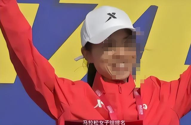 丈夫公开发声！官宣辞职才5天，最快女护士竟走上了另一条上坡路