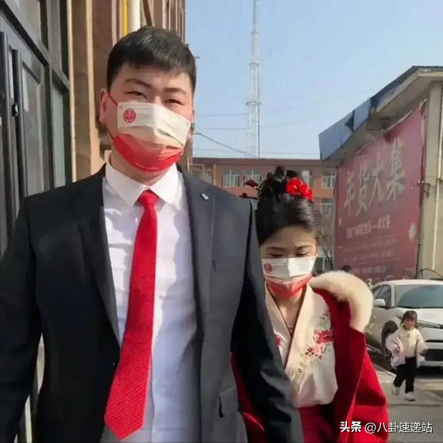 大衣哥女儿订婚，对女婿评价只有三个字 太老谋深算 陈亚男肠子悔青