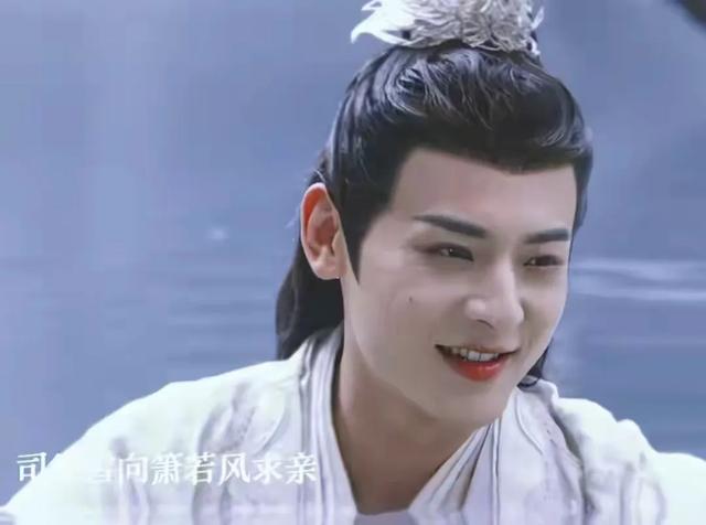 拦腰抱、湿身吻,《暗河传》2搭的他俩,贡献了全剧最大尺度