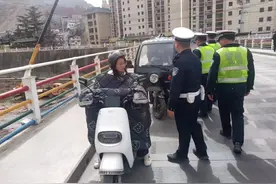 5月起，电动车、三轮车、摩托车合法上路，“一牌两证”缺一不可图片