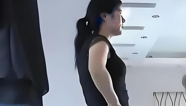 湖南一女子因长得太漂亮，55岁没上过一天班，颜值曝光后网友感慨