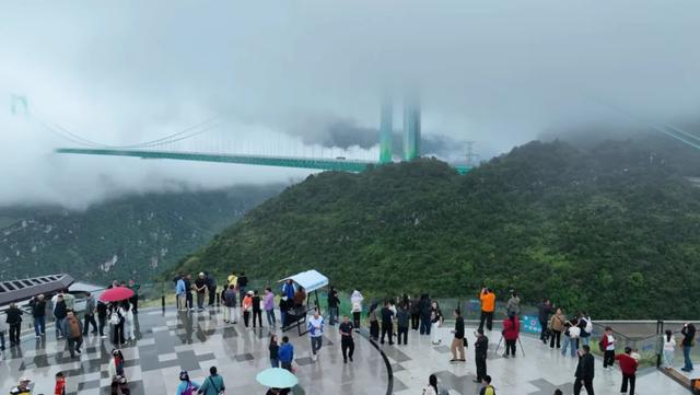 贞丰：花江峡谷大桥“桥旅融合”火爆
