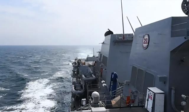 越南继续搞事情？出稀土新规后，越军舰穿台海，对华示威对美示好