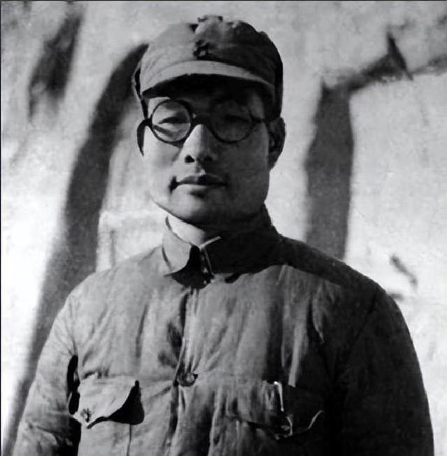 毛主席一生最喜欢的将领是谁？曾说出：“我看谁敢动他”来保护他