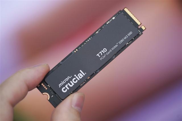 英睿达T710 2TB SSD评测：新一代性能旗舰 14.5G/s仅有57度