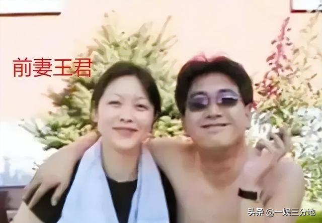 水均益跑泉州给女儿带娃，和前妻罕见同框	，主动搭话对方却不理他