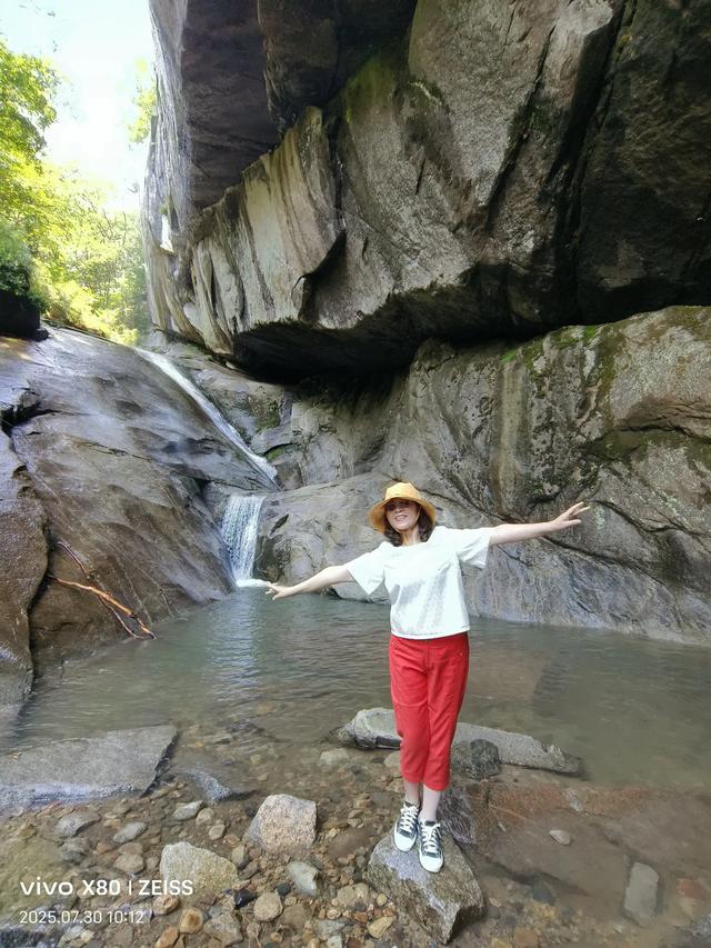 林壑听涛逢旧雨 溪声松语话流年