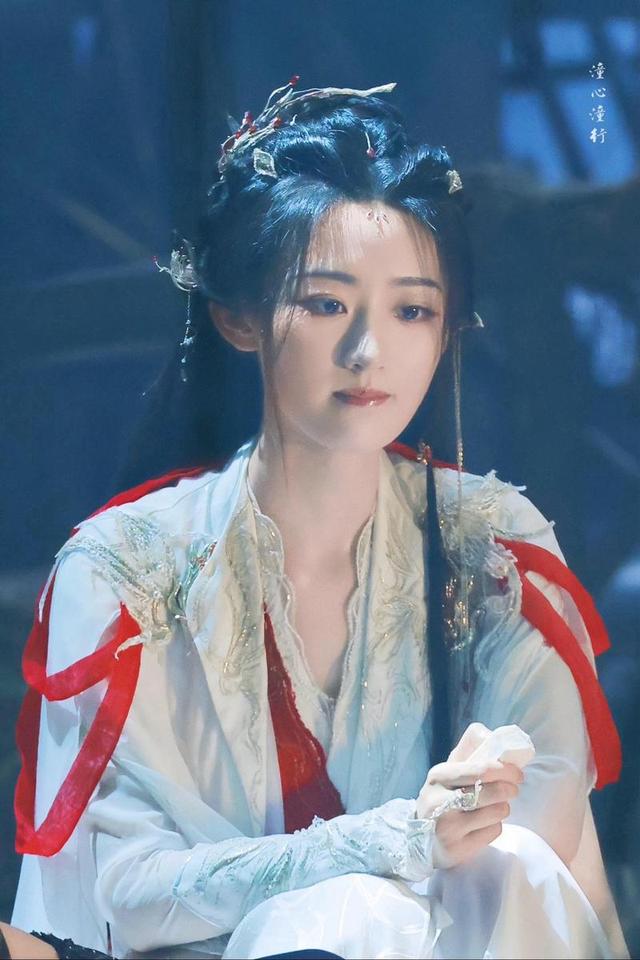 女演员长相有多重要？看《暗河传》35岁彭小苒和26岁杨雨潼就知道