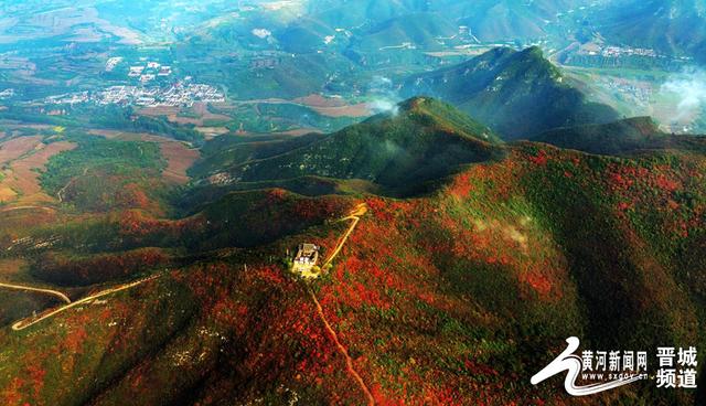 浮山红叶映云海 仙境美景引客来