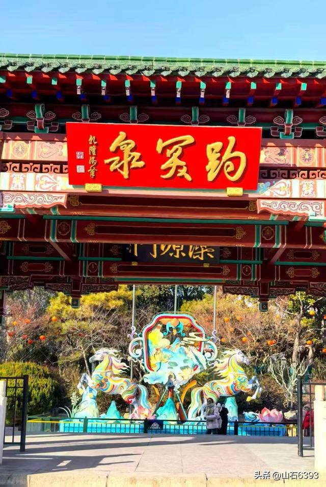 新华社原军事记者陶俊峰泉城美拍——筹备中的迎春花灯