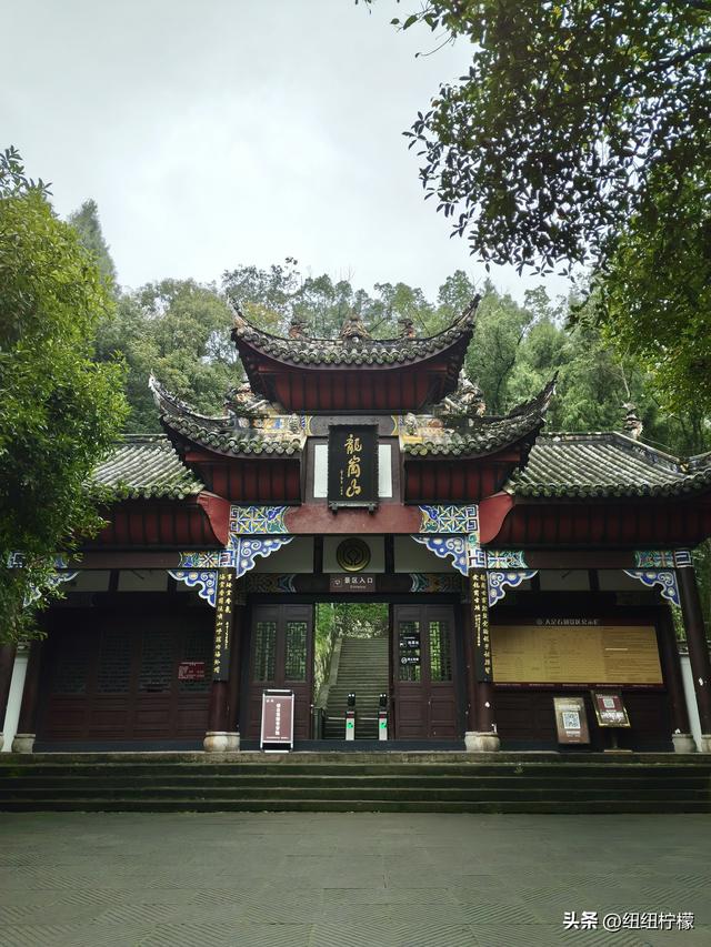 很多朋友到重庆大足区都优先选择到宝顶山石刻，忽略了北山石刻