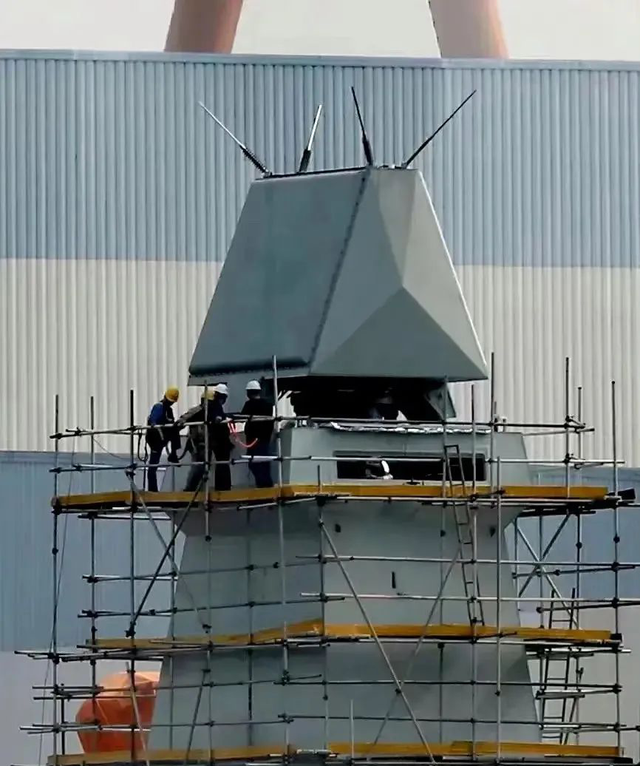 054B没堆料就不行？读懂它的核心优势，才知能否重现054A辉煌