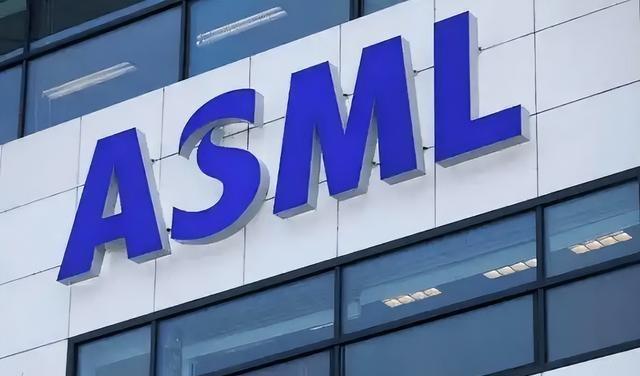 荷兰真急了？阿斯麦表达搬离态度，俄媒：光刻机卖不卖中国成关键