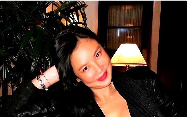 宁可嫁破产老头，也不与黎明白头到老，44岁生活悲惨的她后悔吗？