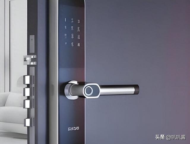 "指纹锁"正逐渐退出中国家庭？听开锁师傅说完，我才恍然大悟！