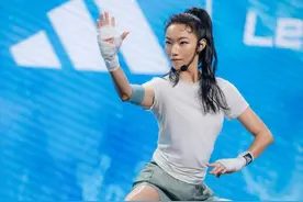 那尔那茜刚走红就陨落，因父母用特权托举，占用国家资源当跳板图片