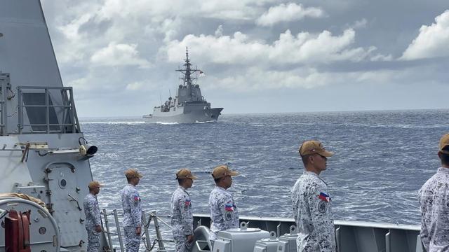 “9.3阅兵”当天，菲澳加在黄岩岛附近演习，三次警告中国驱逐舰