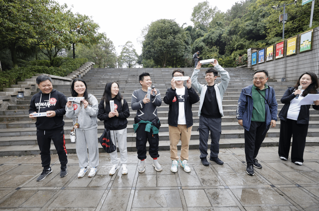 融合创新·一路同行 ！贵阳市融媒体中心开展记者节森林健康徒步活动