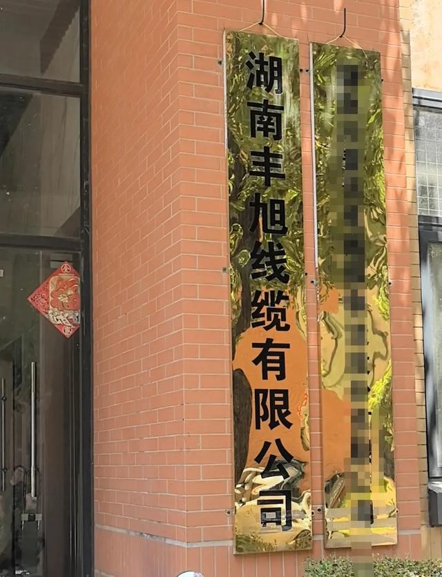 暴摔记者摄像机后续：警方通报，涉事男子被刑拘，电缆果然有问题