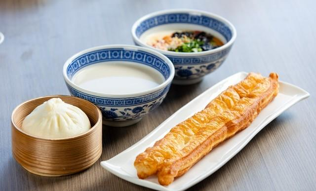 一个人骑车的早晨，才是成年人最顶级的放松方式，比躺平爽10倍！