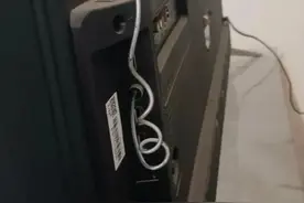 “一根铁丝就能看免费的电视”让你告别充会员的烦恼 网友：很简单图片