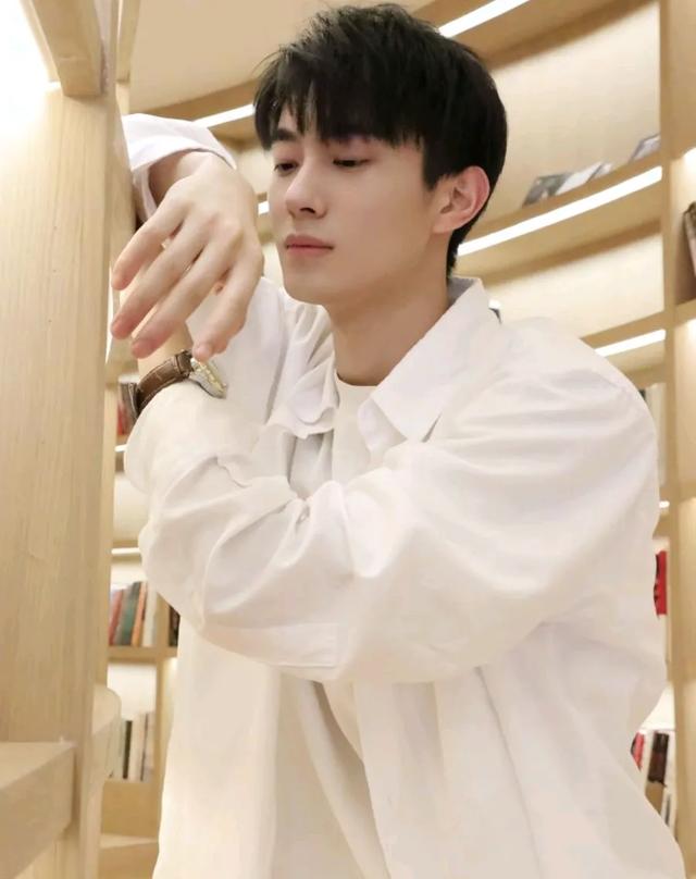 短剧圈最权威的八大美男子，他们颜值逆天，眉眼犹如星辰大海 帅爆